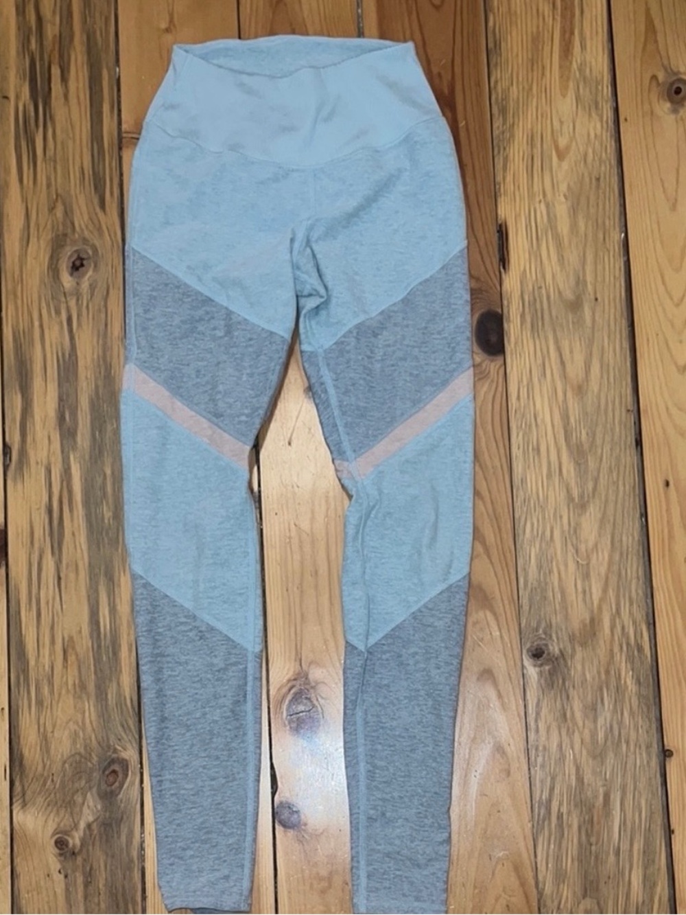 ALO Yoga Light Blue & Gray Seamless Leggings with Pink Accent